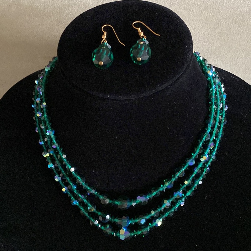 VINTAGE EMERALD GREEN AB NECKLACE AND EARRINGS